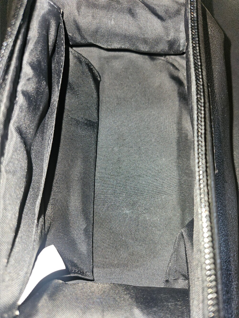 Dopp Men's Black Genuine Leather Zip- Up Toiletry Bag - Picture 7 of 9